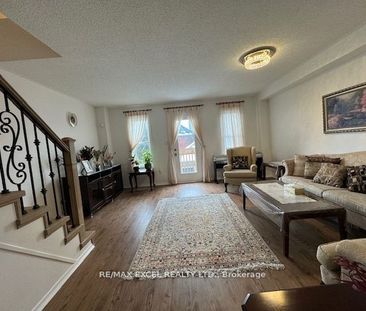 Townhouse For Lease | N8103616 - Photo 2