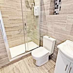 Market Place, Basingstoke, RG21 - Photo 3