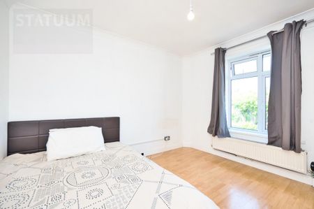 1 bedroom in a flat share to rent - Photo 4