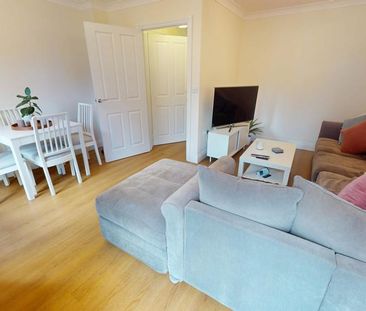 3 bedroom end of terrace house to rent - Photo 2