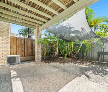 TOWNHOUSE LOCATED IN SECURED LOGANDALE ESTATE! - Photo 2