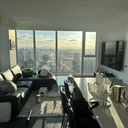 Metrotown brand new 2 bed 2 bath with great views - Photo 3