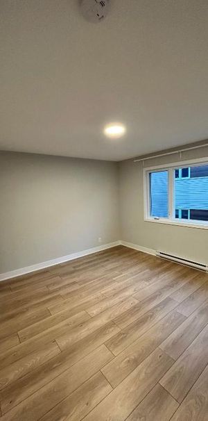 Magnifique condo 5 ½ SEMI-MEUBLÉ (5 électros) à Granby - Photo 1