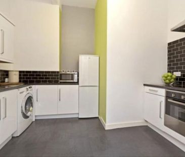 2 Bed Flat - Photo 4