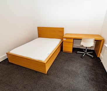 6 bedroom semi-detached house to rent - Photo 6