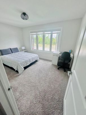 Detached Home For Lease | X8434404 - Photo 1
