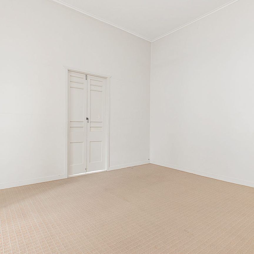 Only a stones throw to The Strand! - Photo 1