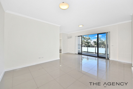 Spacious Sun Filled, Easy To Maintain Two Bedroom Unit - Photo 4