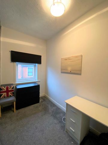 3 bedroom terraced house to rent - Photo 3