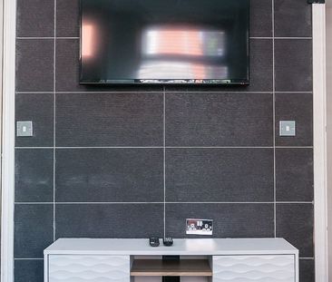 Welton Mount, Hyde Park, Leeds - Photo 4