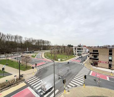 Ruim duplexappartement met drie slaapkamers en private parking. - Photo 6