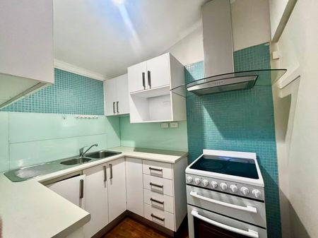 Welcoming North Facing Four Bedder double storey family home in the heart of Eastwood - Photo 5