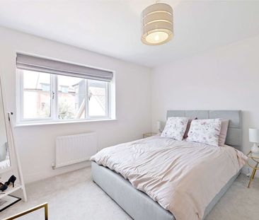 A well-presented four-bedroom detached family home with versatile l... - Photo 4