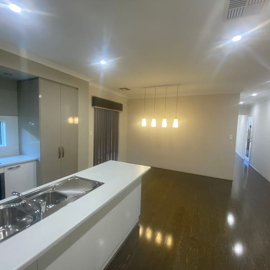 Well presented trendy Three Bedroom, One bathroom home in Aveley - Photo 1