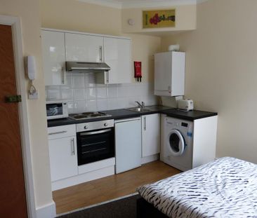 Studio to rent - Photo 1