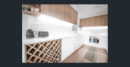 Superbly Renovated & Spacious Beachside Living - Offering Furnished or Unfurnished - Photo 4