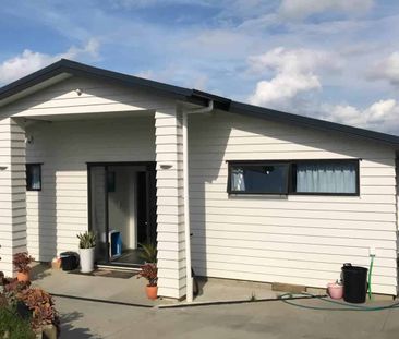 Modern cliff top home with spectacular views - Photo 5