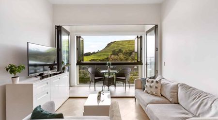 Luxury 1 Bedroom Apartment - Convenient Location! - Photo 2