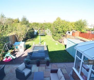 3 bedroom end of terrace house to rent - Photo 1