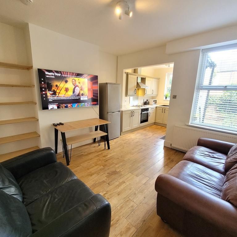 4 bedroom terraced house to rent - Photo 1