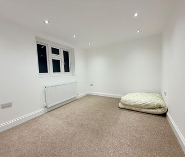 Five/six bedroom house ideal for working couples- £2950 pcm - Photo 6
