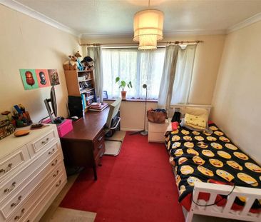 4 bedroom semi-detached house to rent - Photo 4