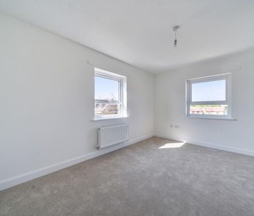 4 bedroom semi-detached house to rent - Photo 6