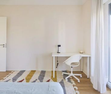 Rooms for rent in 4-bedroom apartment in Esquerdo - Photo 6