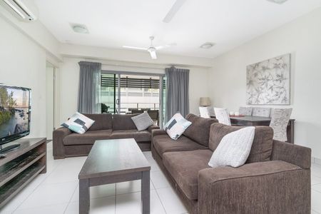 INNER CITY LIVING - FULLY FURNISHED - Photo 2