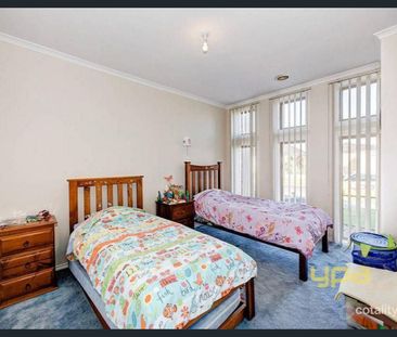 2/4 Lorraine Court, Hillside, Vic 3037 - Photo 1