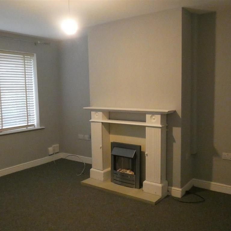 3 bedroom semi-detached bungalow to rent - Photo 1