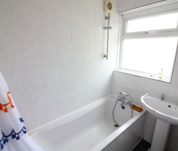 3 bedroom end of terrace house to rent - Photo 4