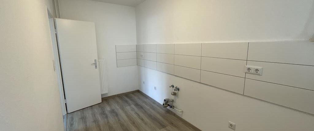 Bezugsfertige 3-Zimmer-Wohnung mit Balkon in Emden-Borssum! - Photo 1