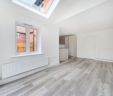 3 bedroom end of terrace house to rent - Photo 2