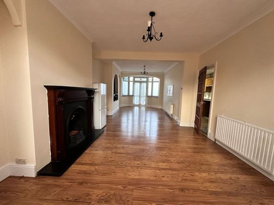 3 Bed Terraced House, Malvern Drive, IG3 - Photo 1