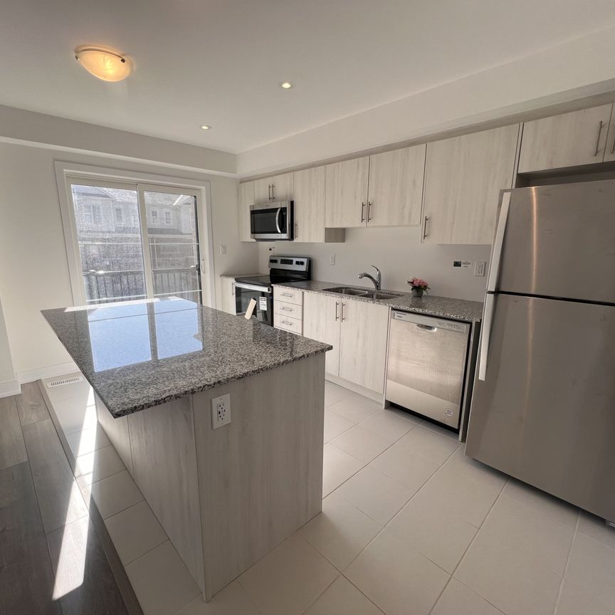 For Lease - 9 Wagon Lane, Barrie, Ontario - Photo 1