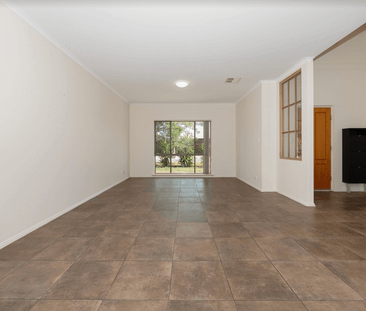 Spacious Two-Storey Home with Excellent Entertaining - Photo 1