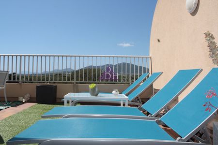 Port de Hyères Très bel Appartement Duplex dernier étage ent - Photo 2