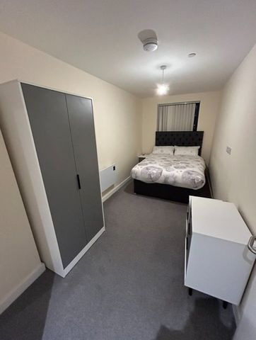 1 Bed Penthouse, Seymour Grove, M16 - Photo 3
