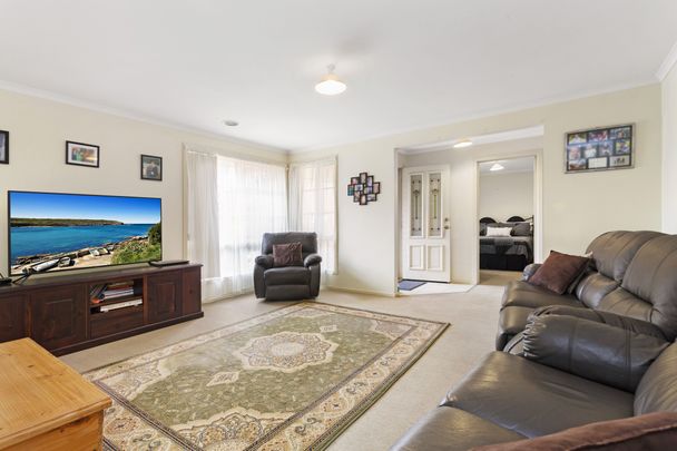 Modern Living in Mill Park - Photo 1