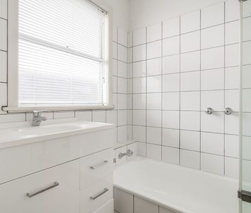 Updated Central Unit - Photo 3