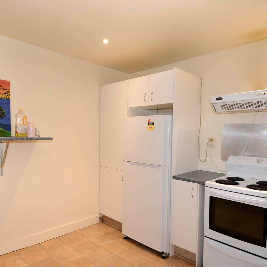 RENT A ROOM IN THIS HISTORIC HOME - Photo 1