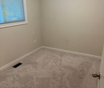 For Lease - 7 Lennox Street, Stittsville - Munster - Richmond, Ontario - Photo 4