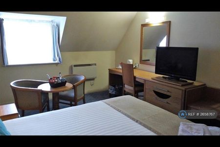 Studio to rent - Photo 2