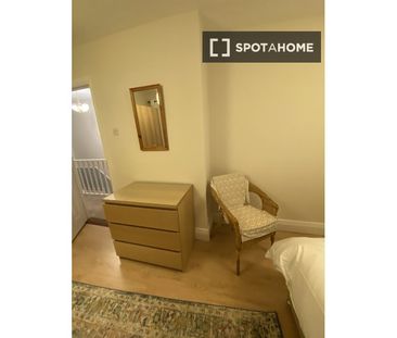 Room for rent in 4-bedroom house in Knocklyon - Photo 6