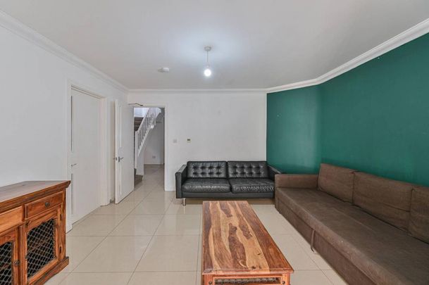 4 bedroom terraced house to rent - Photo 1