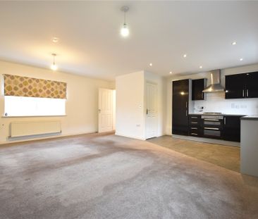 2 bedroom Maisonette in Sparrowhawk Way, Bracknell - Photo 2