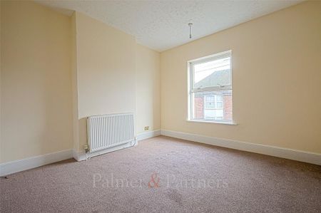 2 bedroom end of terrace house to rent - Photo 2
