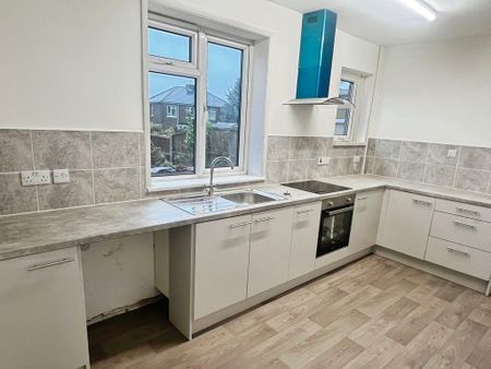 3 bedroom semi-detached house to rent - Photo 5