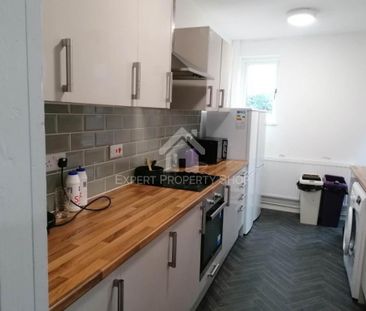 1 bedroom in a house share to rent - Photo 4
